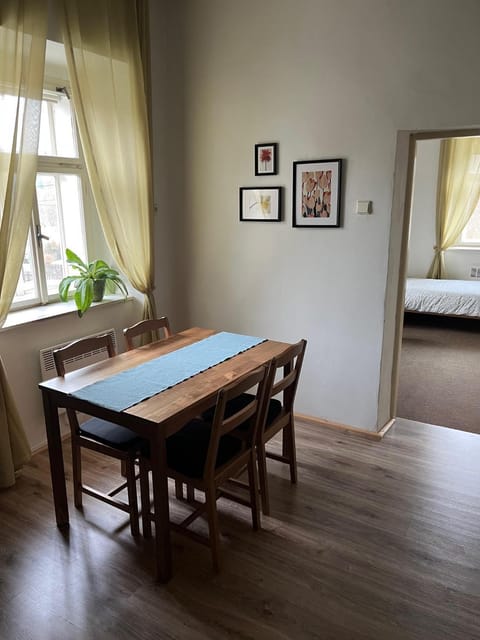Dining area, heating