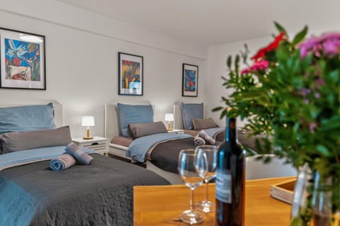 Bed, Living room, Photo of the whole room, Bedroom