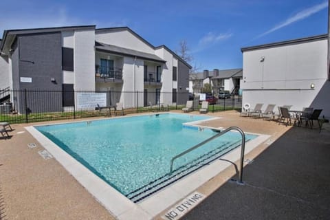 Modern&Beautiful pool A plus ocation LongStayDiscount Apartment in Sherman