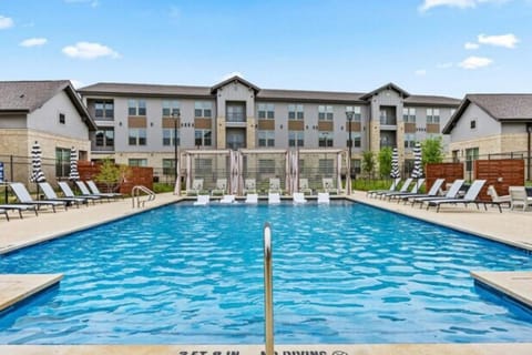Modern&Cozy Washer Dryer Pool Gym WorkerFriendly Apartment in Sherman