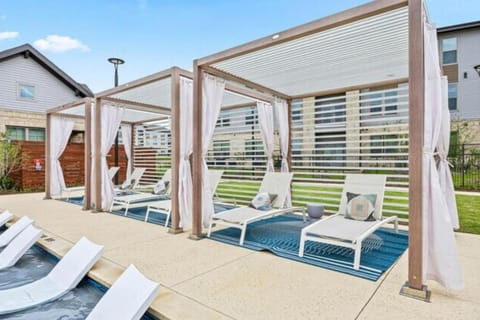 Modern&Cozy Washer Dryer Pool Gym WorkerFriendly Apartment in Sherman