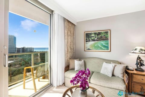 Luana Waikiki 1615 House in McCully-Moiliili