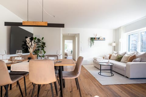 TV and multimedia, Living room, Dining area