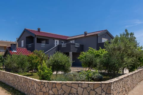Property building, Facade/entrance, Garden