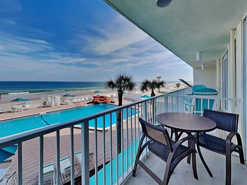 Day, Summer, Balcony/Terrace, Seating area, Beach, Pool view, Sea view, Swimming pool