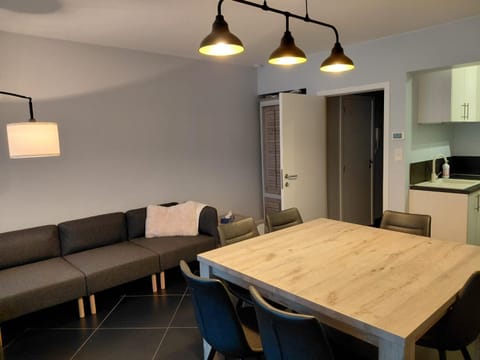 Kitchen or kitchenette, Living room, Seating area, Dining area