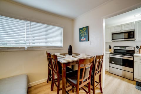 Work and Play! Studio 7 Mi to Dtwn San Bernardino House in Colton