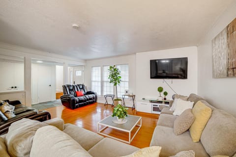 Home 1 Mi to UC Riverside Families Welcome! House in Riverside