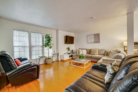 Home 1 Mi to UC Riverside Families Welcome! House in Riverside