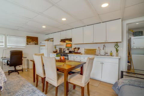 5 Mi to Dtwn Riverside and Hospital! Remote-Work Hub Apartment in Riverside