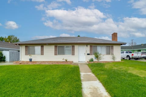 5 Mi to Dtwn Riverside and Hospital! Remote-Work Hub Apartment in Riverside