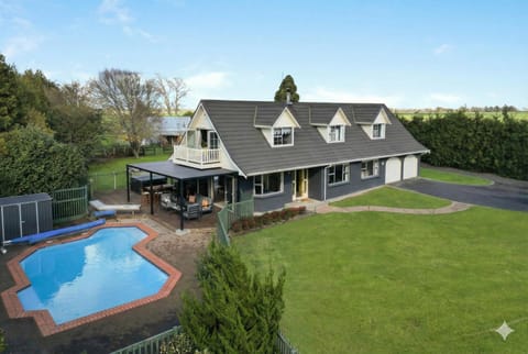 Property building, Day, Garden, Garden view, Pool view, Swimming pool
