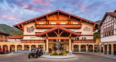 Swiss-Inspired 2B2B Villa in Downtown Midway - 7476 Villa in Midway