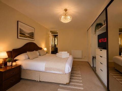 Property building, Bed, Bedroom, wardrobe