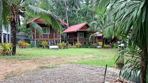 Fadel Bungalow ฟาดิลบังกะโล Villa in Krabi Changwat