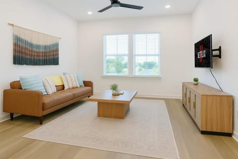 WorkerFriendly A plusLocation WasherDryer WiFi Pool Apartment in Sherman