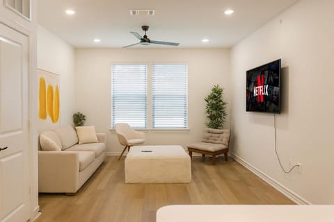 WorkerFriendly WasherDryer WiFi LongStayDiscount Apartment in Sherman