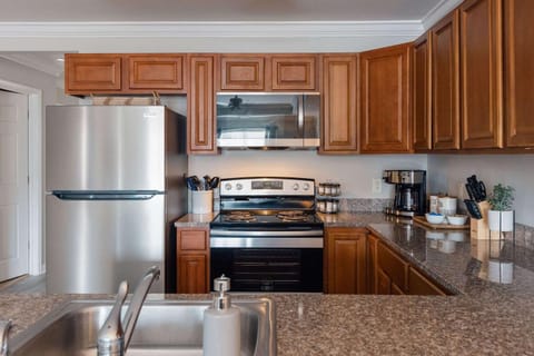 Spacious 3 Bed Condo Near ETSU Apartment in Johnson City