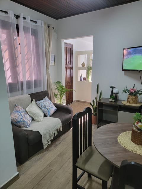 Photo of the whole room, Dining area