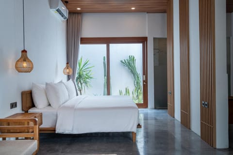 Bed, Photo of the whole room, Bedroom, air conditioner