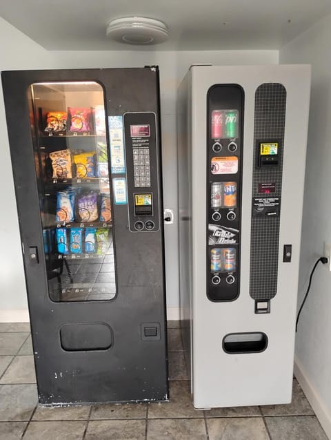 Gated 2 Double Beds Studio with Full Kitchen 104 Apartment in Baton Rouge