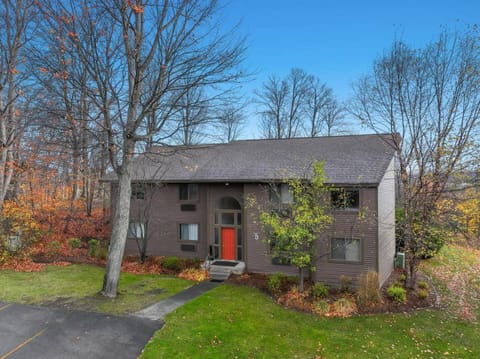 Torch Lake Vista A Ga Ming Golf Retreat 741 Unit 9A House in Torch Lake