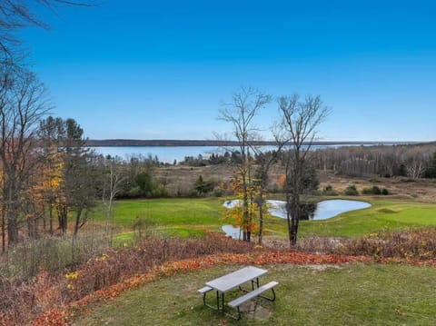 Torch Lake Vista A Ga Ming Golf Retreat 741 Unit 9A House in Torch Lake