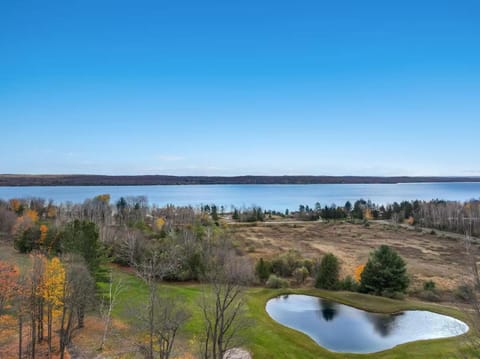 Torch Lake Vista A Ga Ming Golf Retreat 741 Unit 9B House in Torch Lake