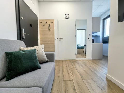 Bed, TV and multimedia, Living room, Photo of the whole room, Seating area