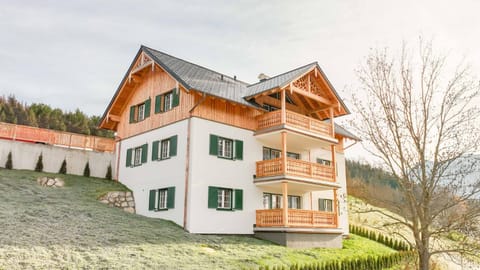 Property building, Day, Natural landscape, Balcony/Terrace