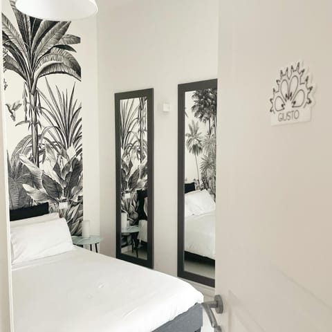 Bed, Bathroom, Photo of the whole room, Decorative detail, Bedroom