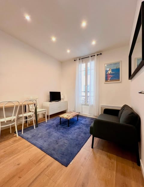 Living room, Seating area, Dining area, heating