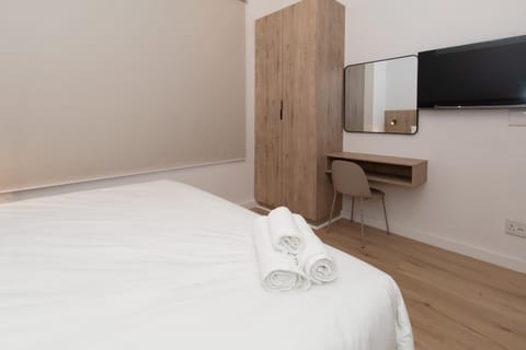 Bed, TV and multimedia, Bedroom, wardrobe