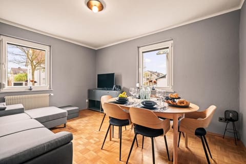 Communal lounge/ TV room, TV and multimedia, Living room, Seating area, Dining area, Evening entertainment