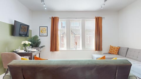 TV and multimedia, Living room, Seating area, Dining area