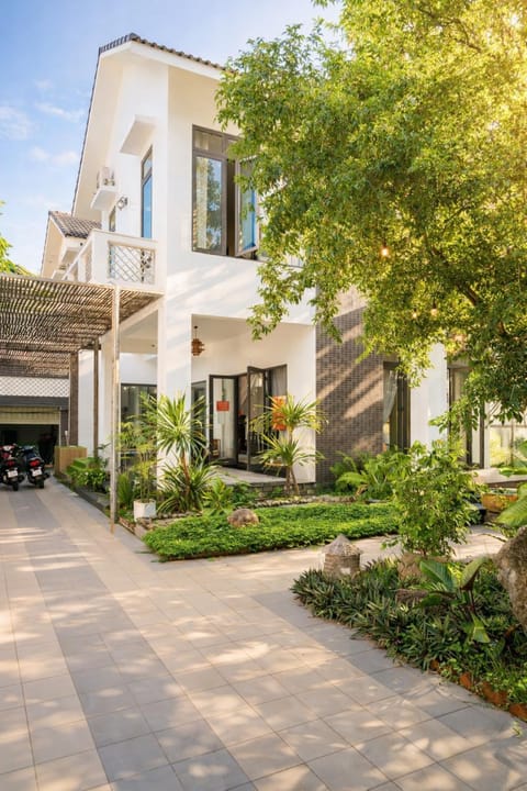 Property building, Day