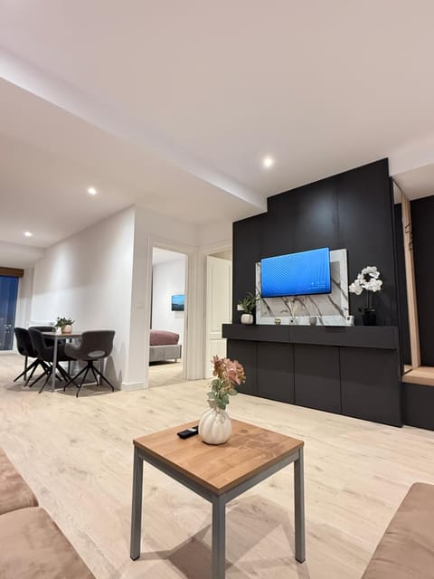 Communal lounge/ TV room, TV and multimedia