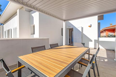 View (from property/room), Balcony/Terrace