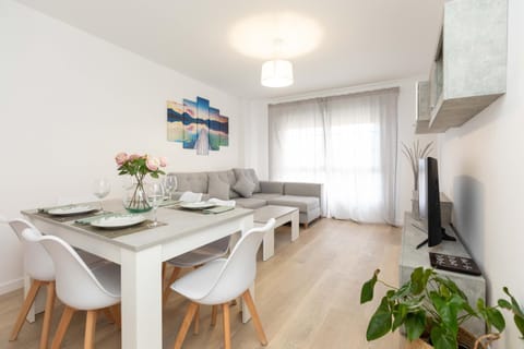 Communal lounge/ TV room, Living room, Seating area, Dining area