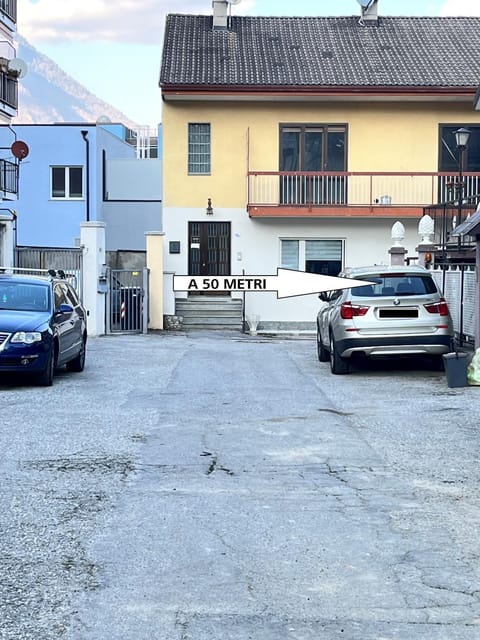 Property building, Neighbourhood