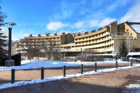 Seasons at Avon, A Vail Resorts Property Nature lodge in Avon