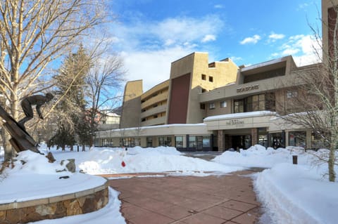 Seasons at Avon, A Vail Resorts Property Nature lodge in Avon