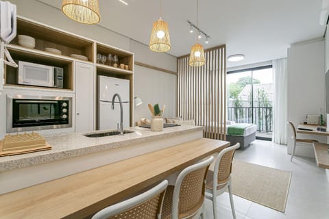 Kitchen or kitchenette, Dining area, oven, stove