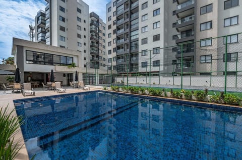 Property building, Day, Pool view, Swimming pool, sunbed
