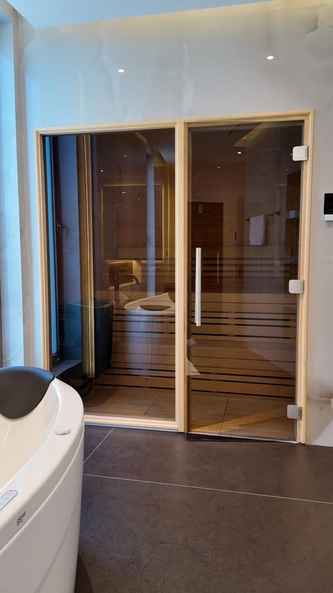 World Class 6 BDR Villa In Signature Palm Villa in Dubai