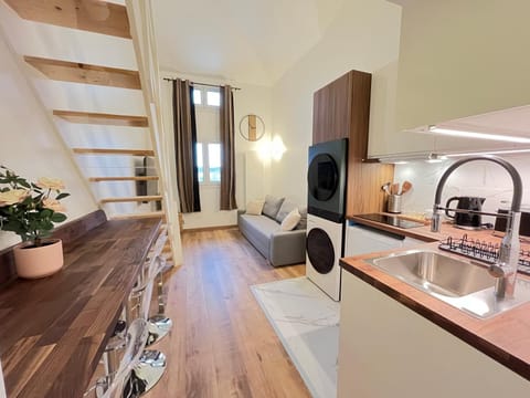 Kitchen or kitchenette, Living room