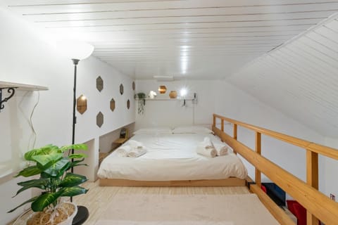 Photo of the whole room, Bedroom