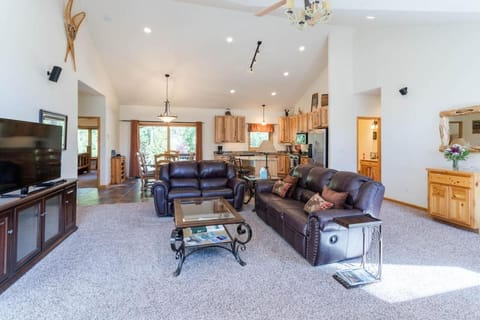 Spacious Pet-Friendly Grand Lake House House in Rocky Mountain National Park