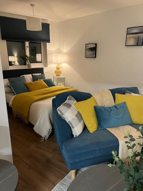 Bed, Seating area, Bedroom