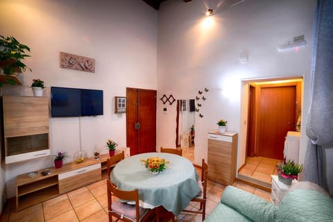TV and multimedia, Living room, Dining area